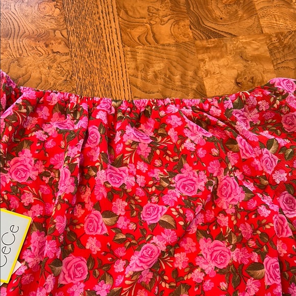 NWT CeCe Red and Pink Floral Top. Size Large - Picture 7 of 10